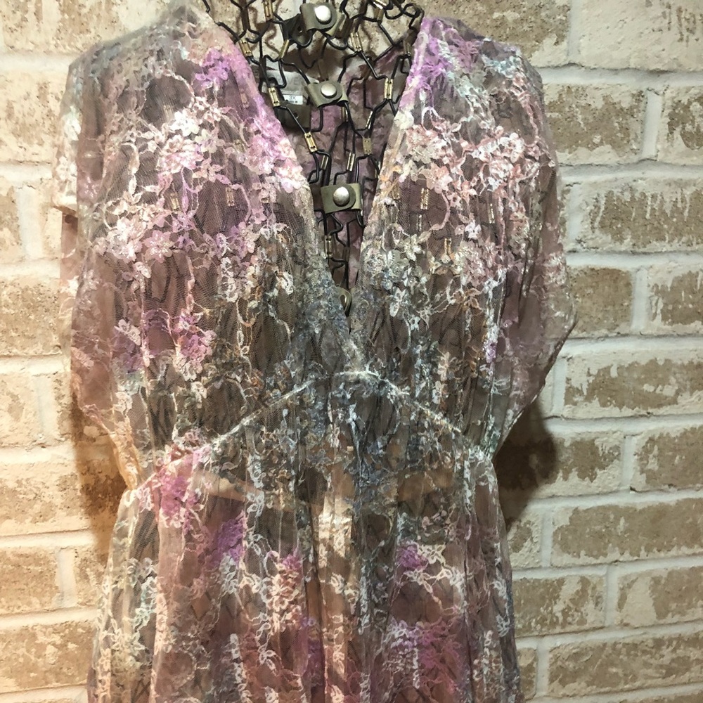 Sheer stretch  lace, pastel sz 3X top